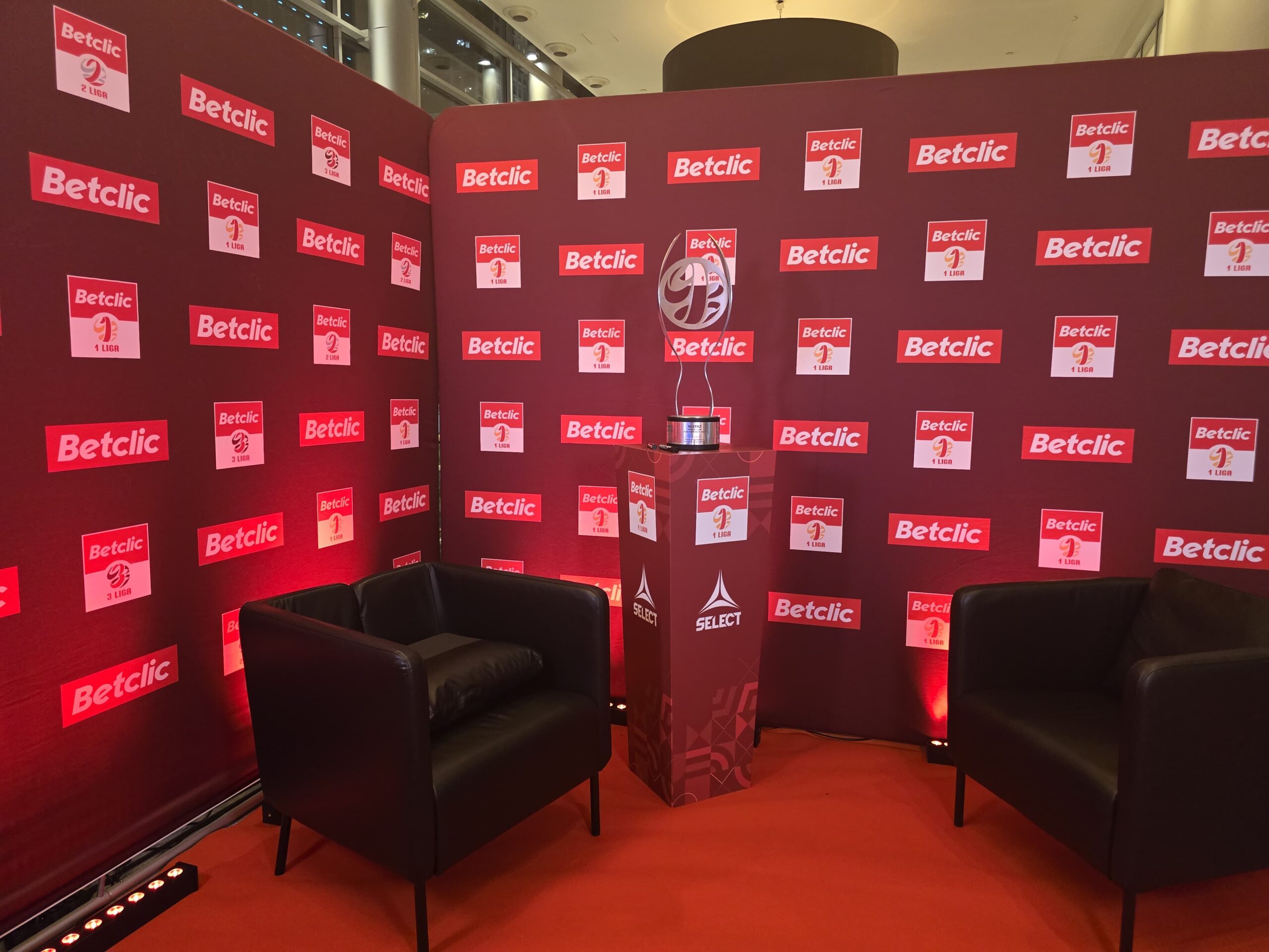 1f645eda-a3cf-4e42-b1af-022866ec0002