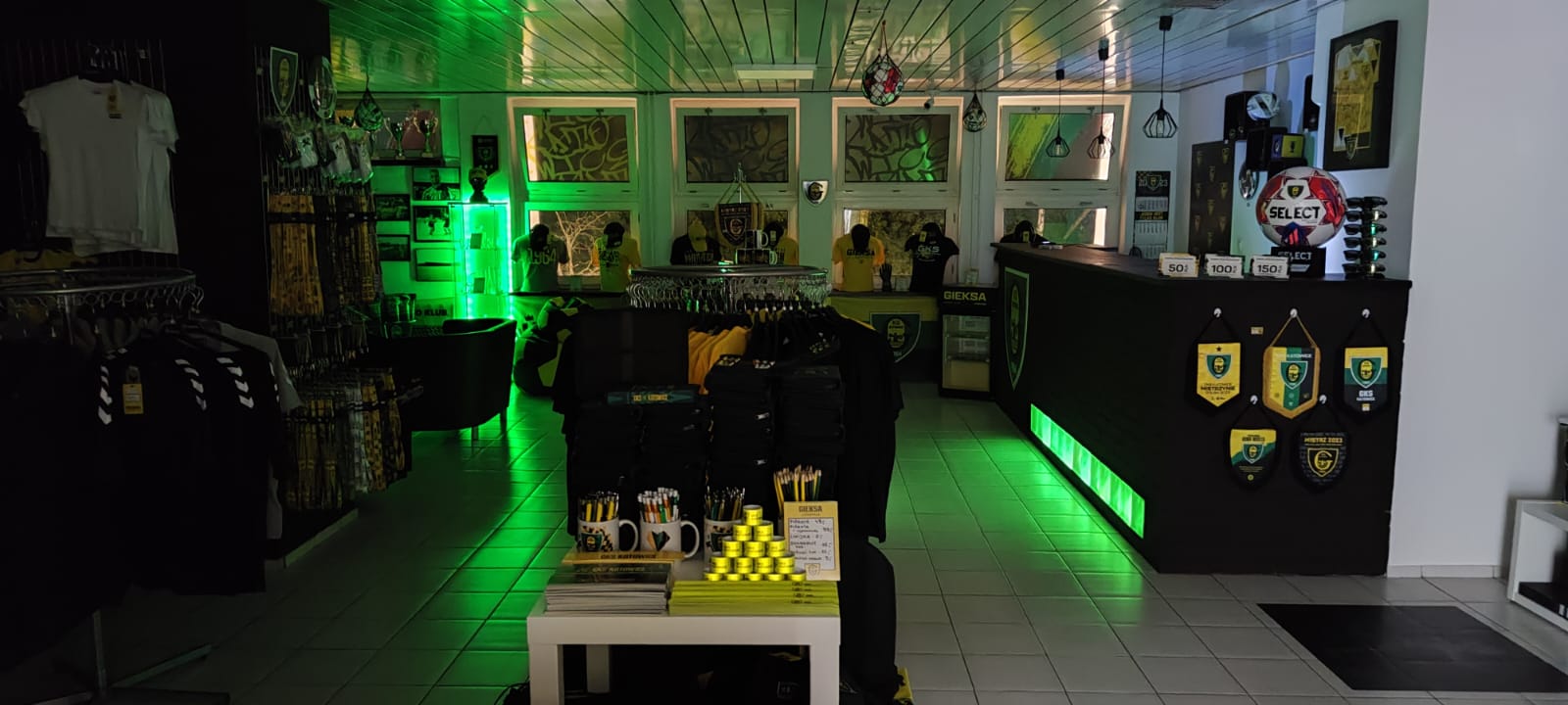 27ba9a00-f2d2-42a9-a5d1-3dcb5f28c7ca