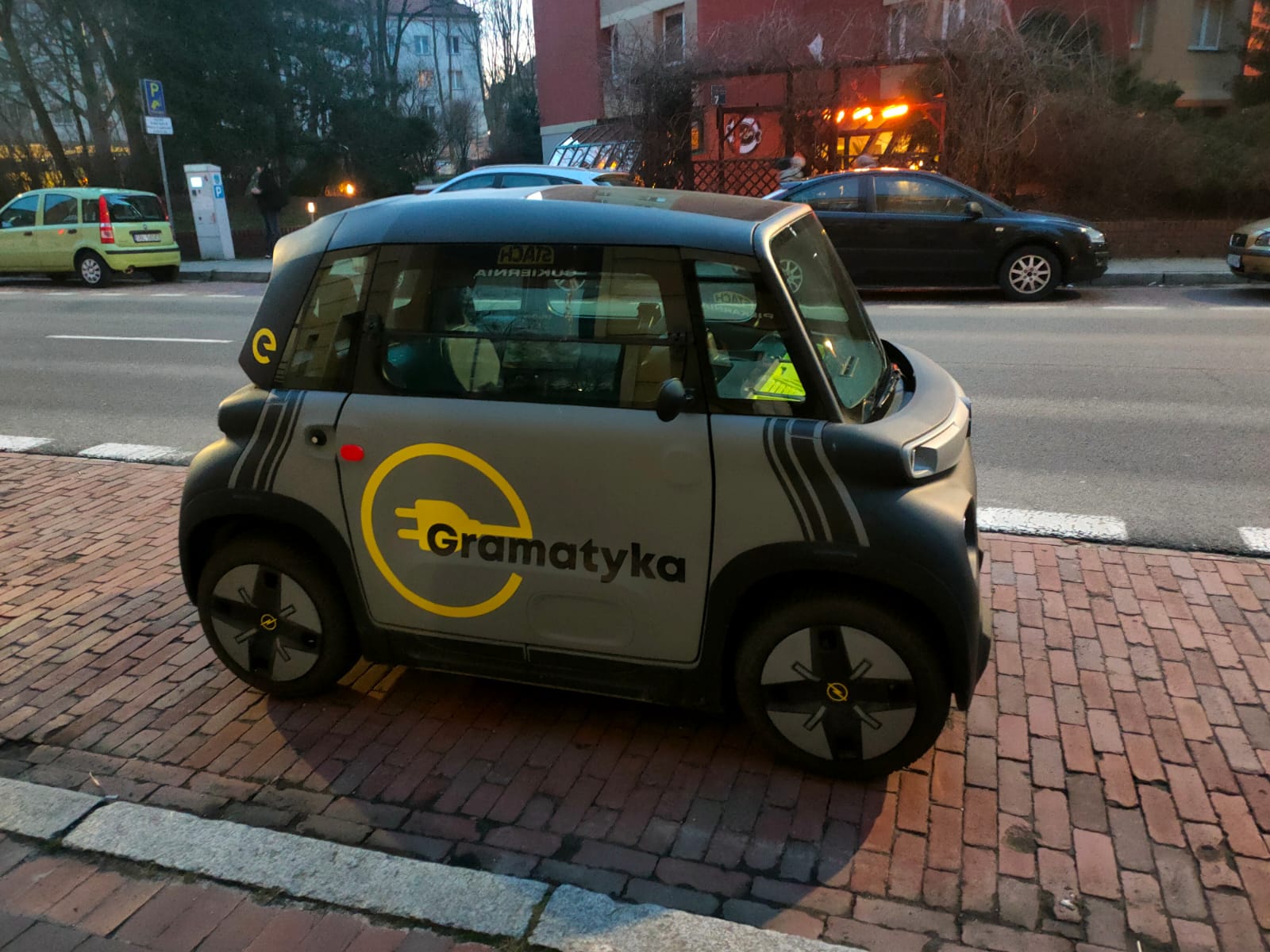 655776a7-bfbe-4cb0-b1fa-2f276bf2d318