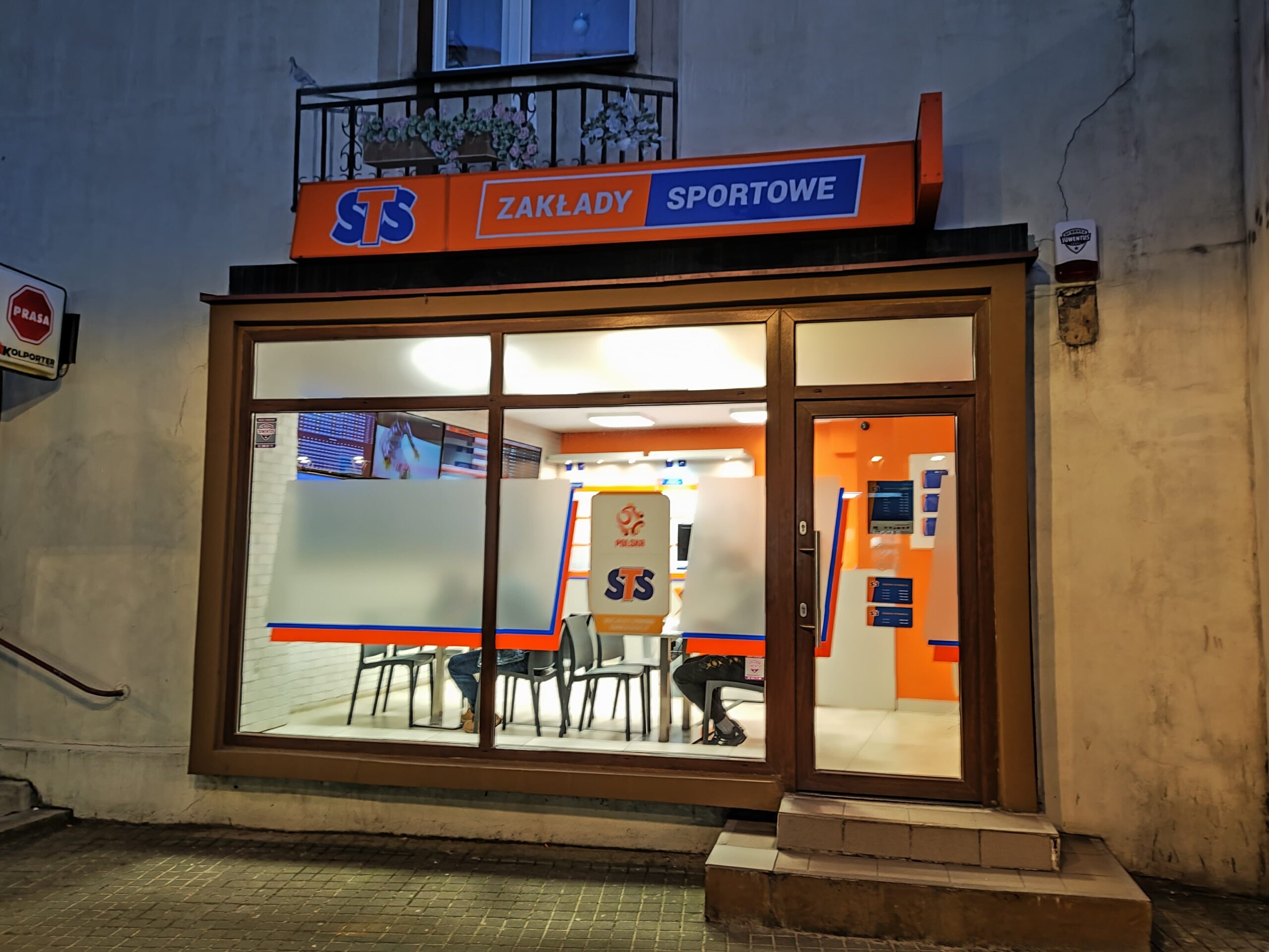 cf837a67-a2a9-4efd-90b7-fac585672edc