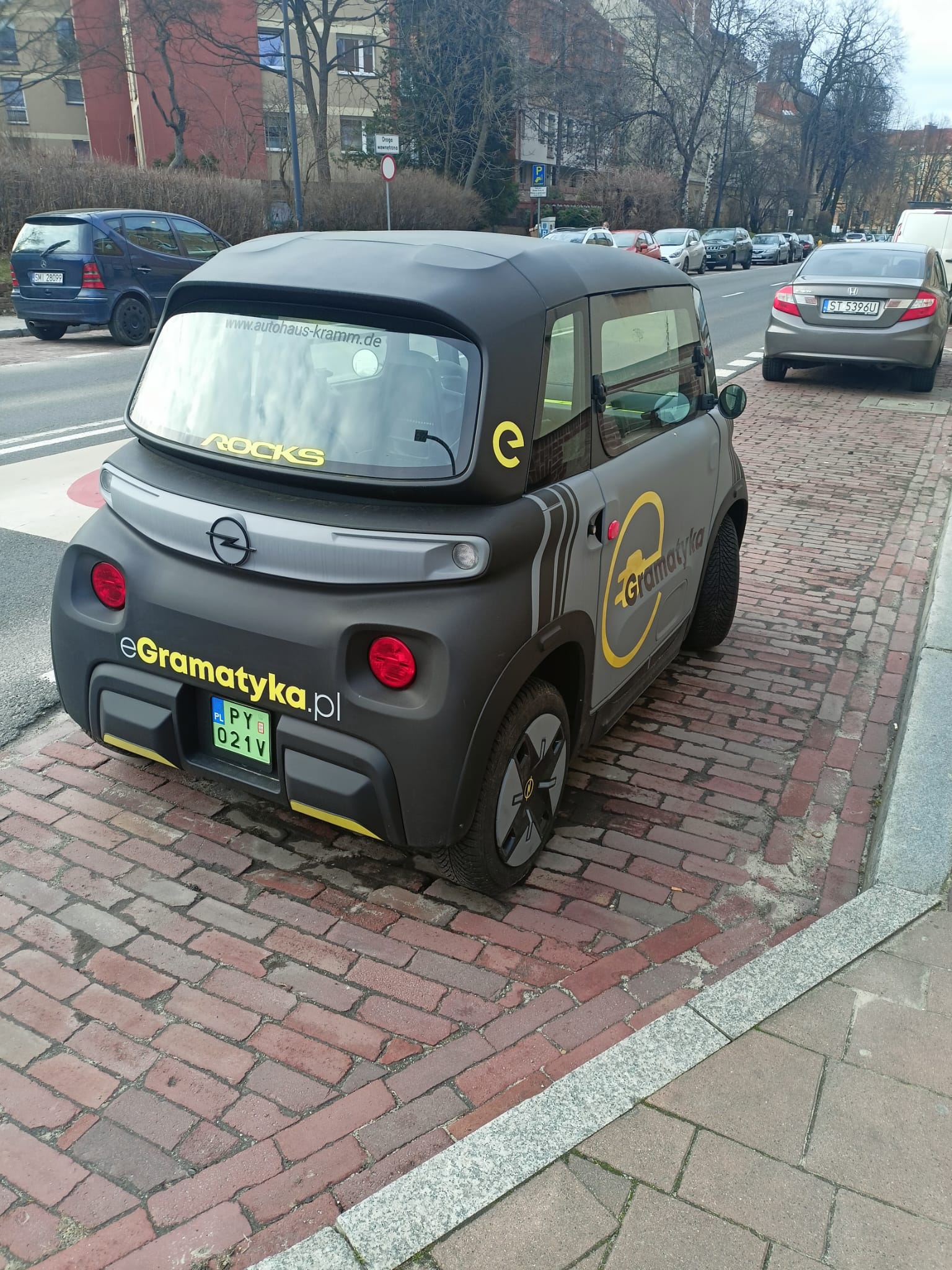 dd8b4098-ea23-4aeb-b51c-16c34bc1cb1b