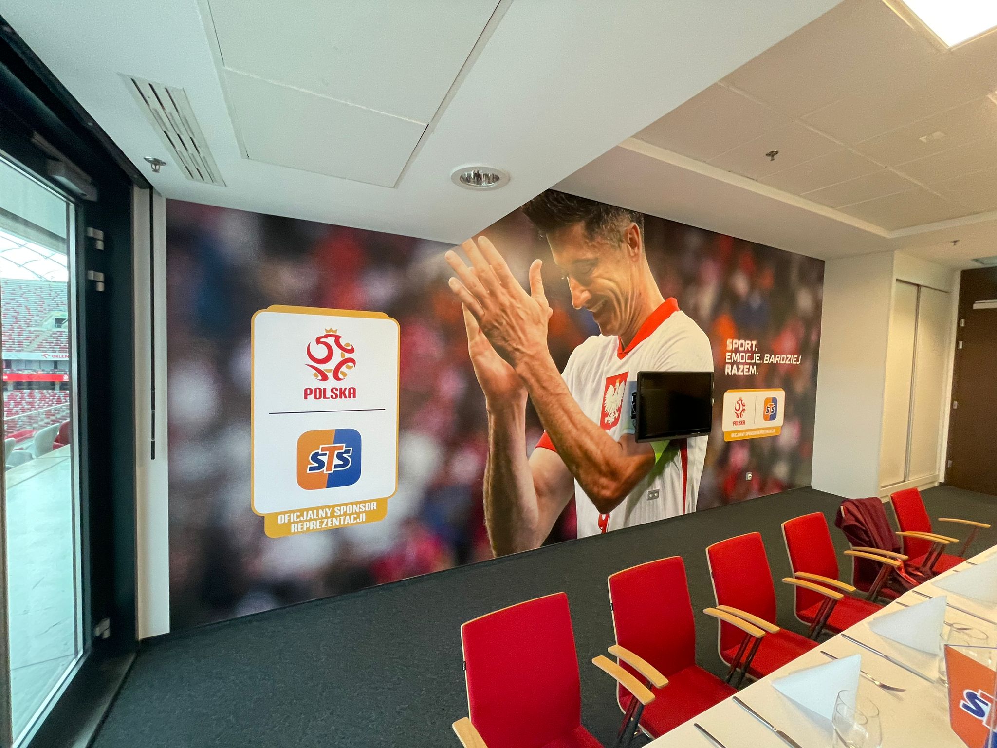 e1165ee8-f106-4970-926e-f8140afafc55