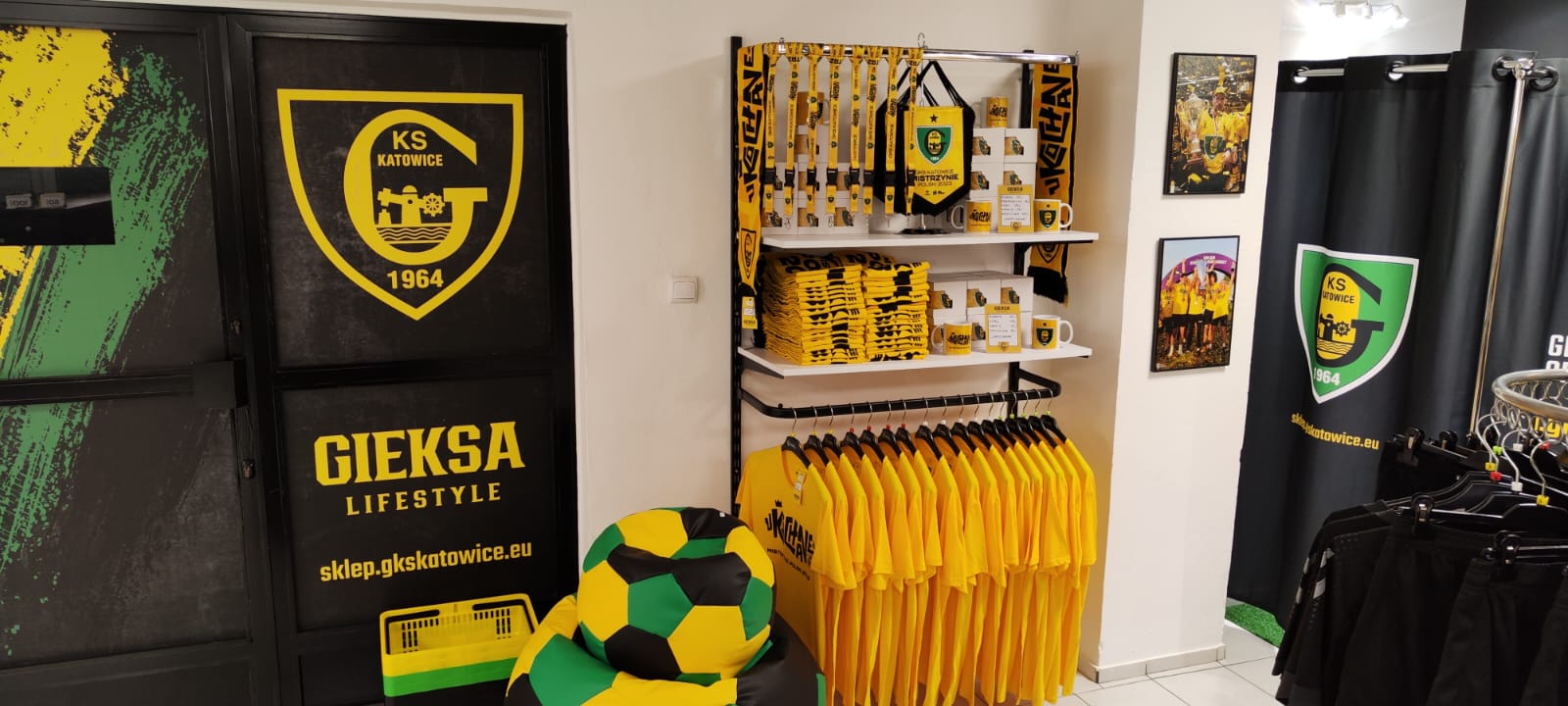 e8b69925-973c-41f7-a2df-c1af70147ba7