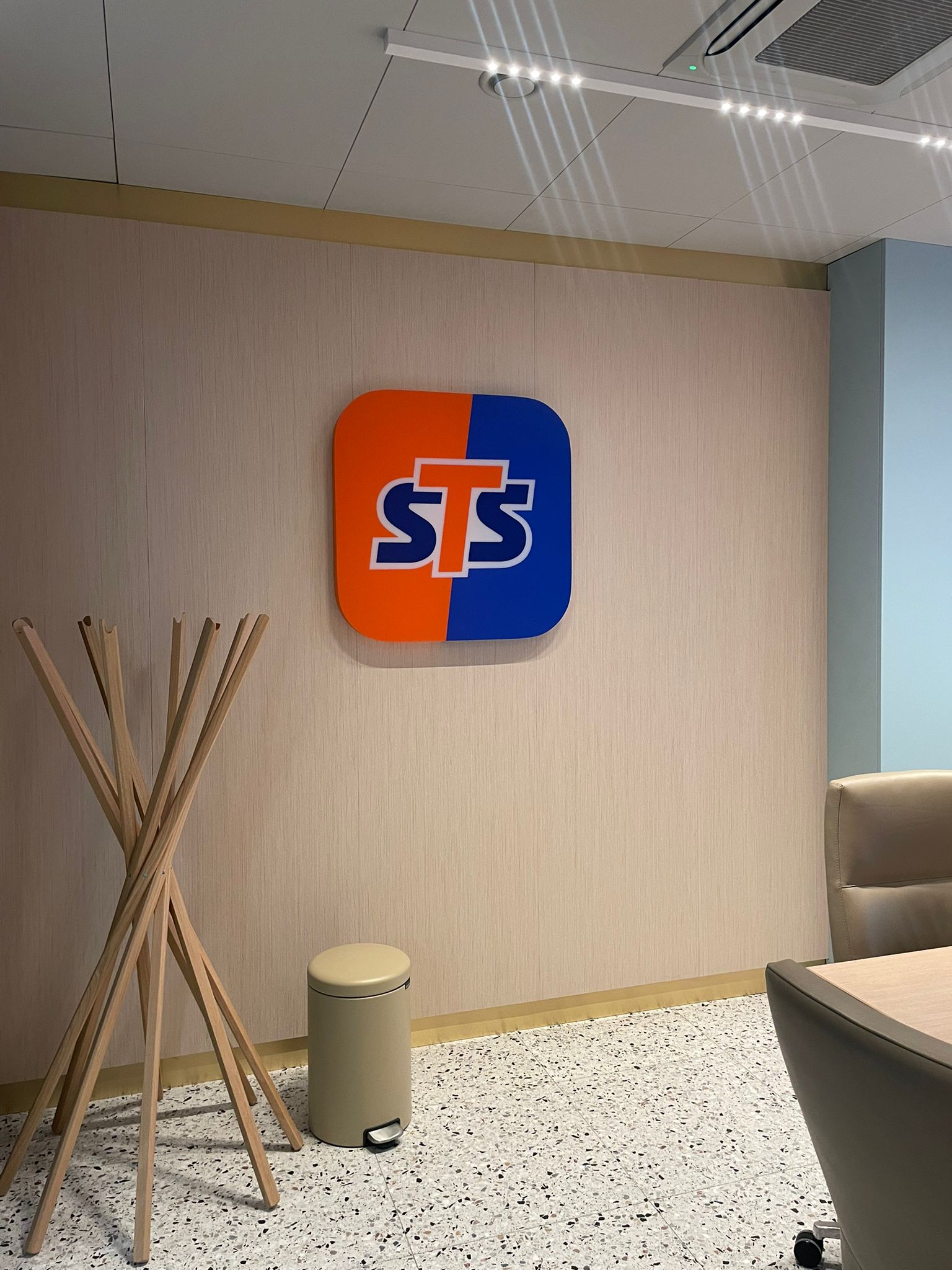 f4e36ef2-3476-4b4c-a524-91ada1a41bb6